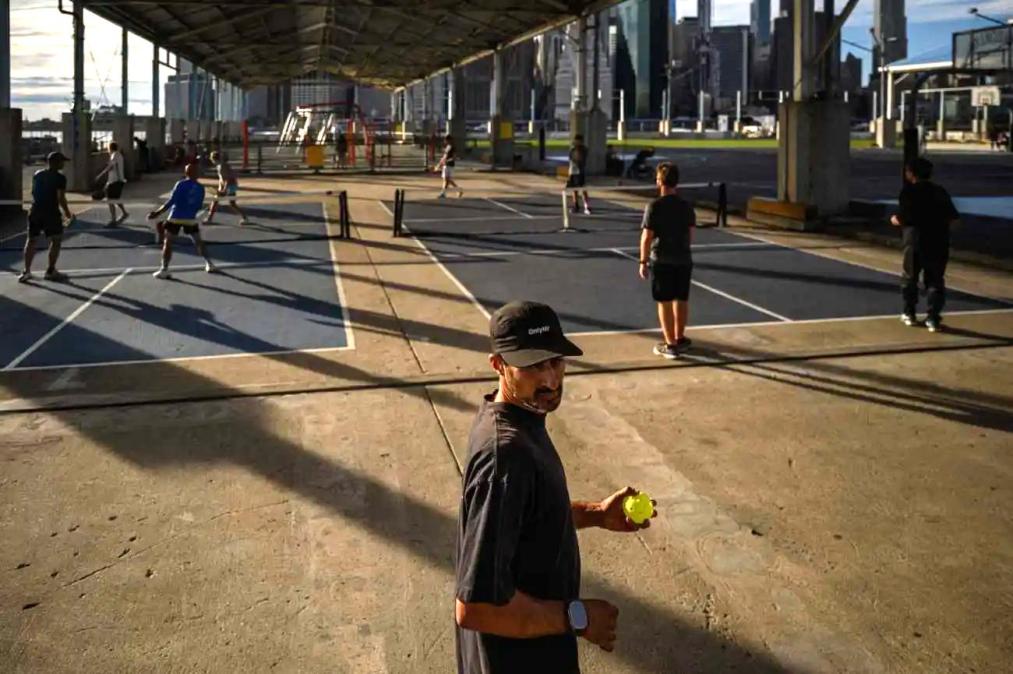 people play pickleball