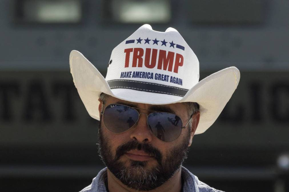 Trump cowboy hat